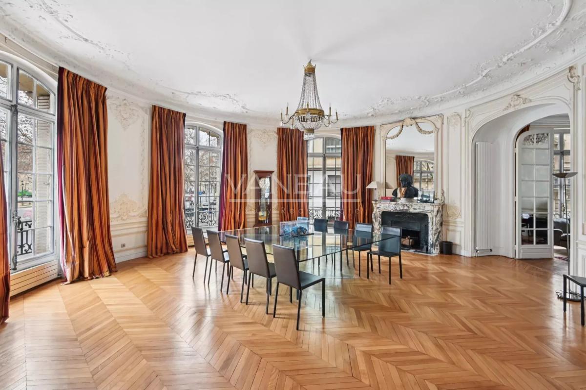 Paris XVIe - IENA - Place de l'Amiral de Grasse.