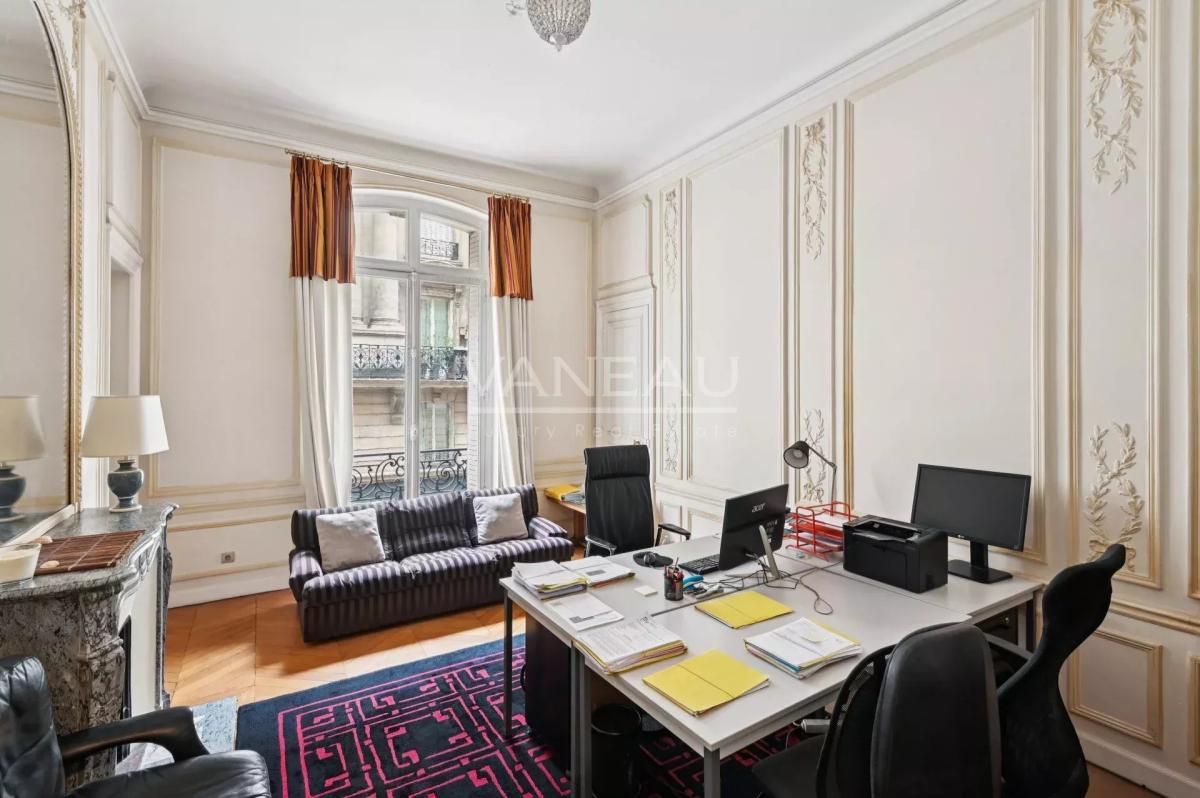 Paris XVIe - IENA - Place de l'Amiral de Grasse.