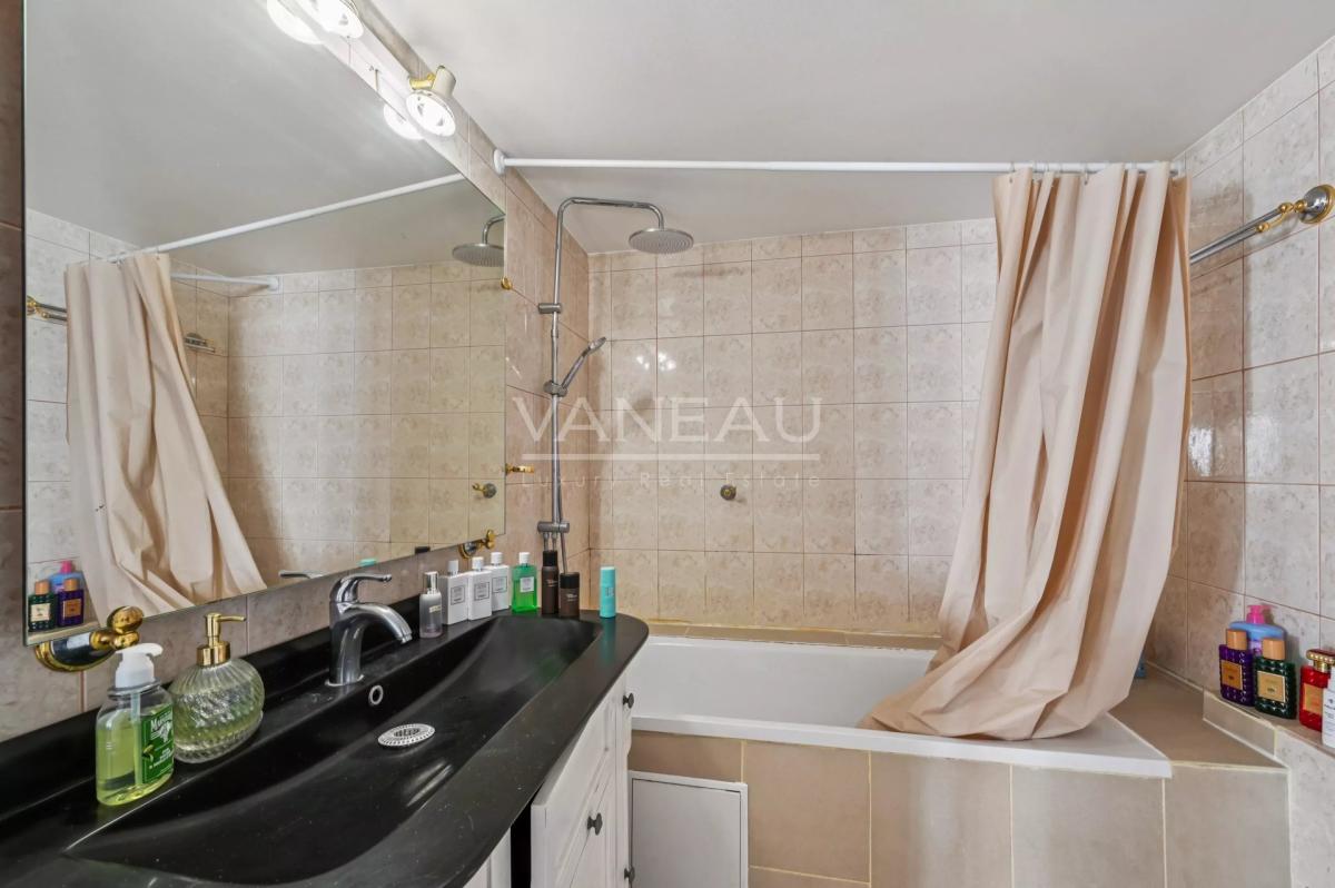 Paris XV - Quai de Grenelle–  Appartement Familial avec vue Tour