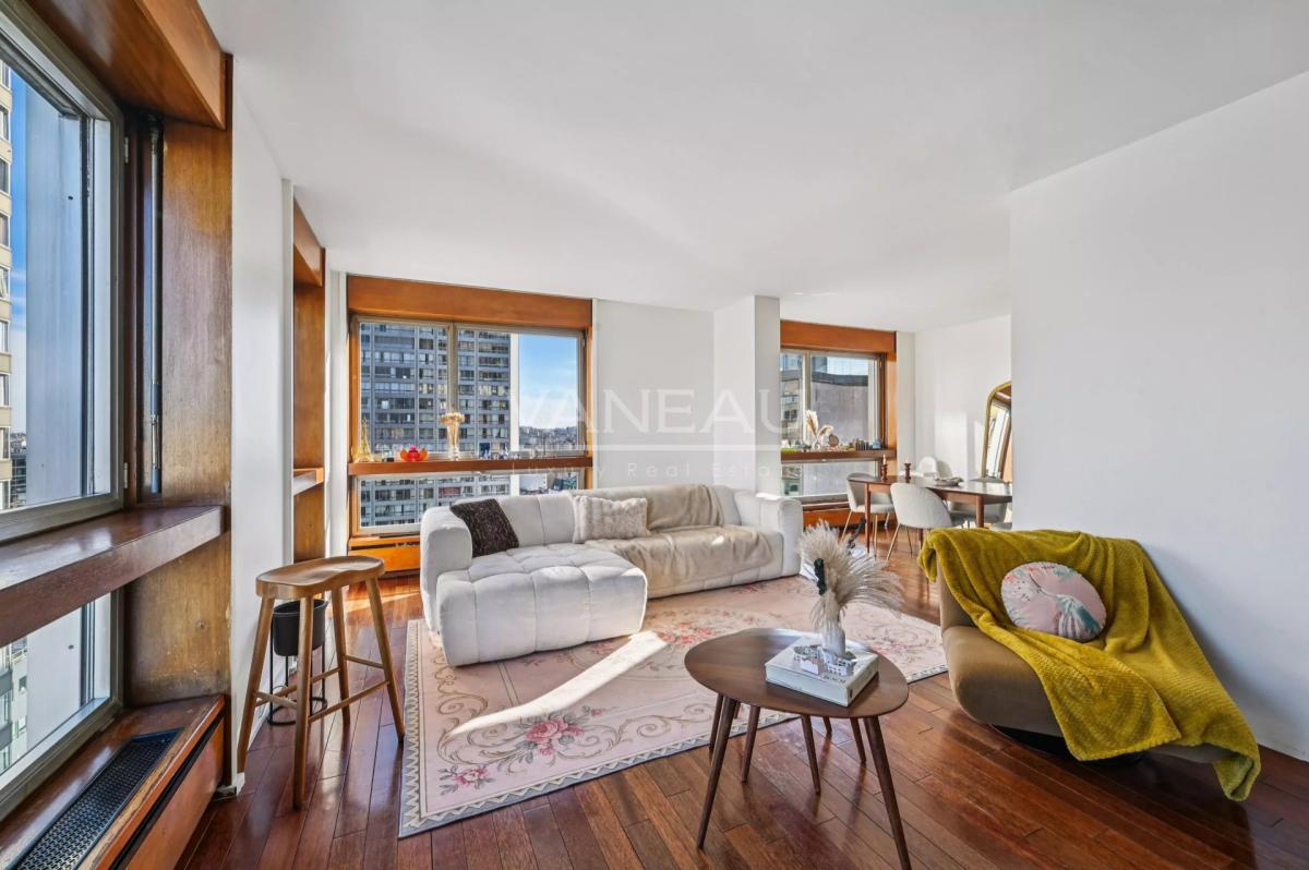 Paris XV - Quai de Grenelle–  Appartement Familial avec vue Tour