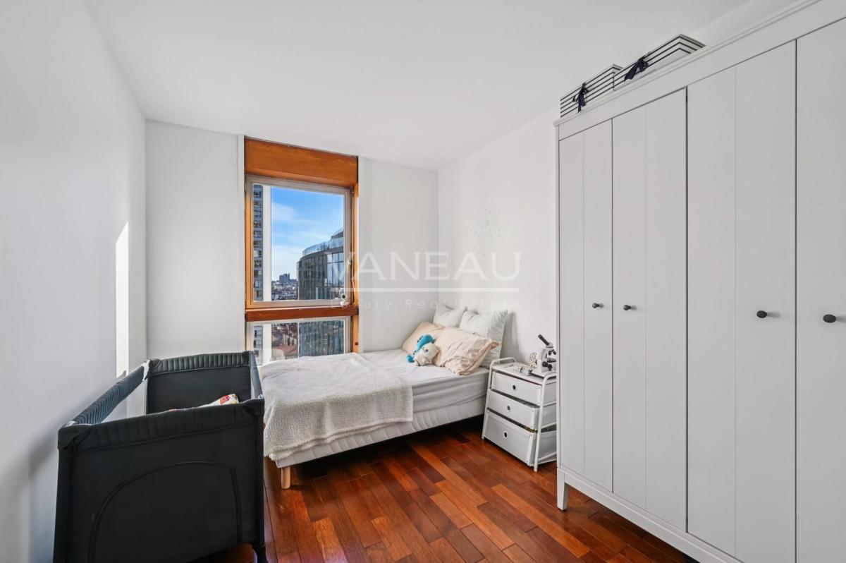 Paris XV - Quai de Grenelle–  Appartement Familial avec vue Tour