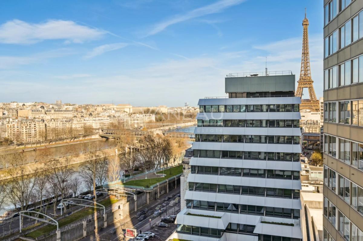 Paris XV - Quai de Grenelle–  Appartement Familial avec vue Tour