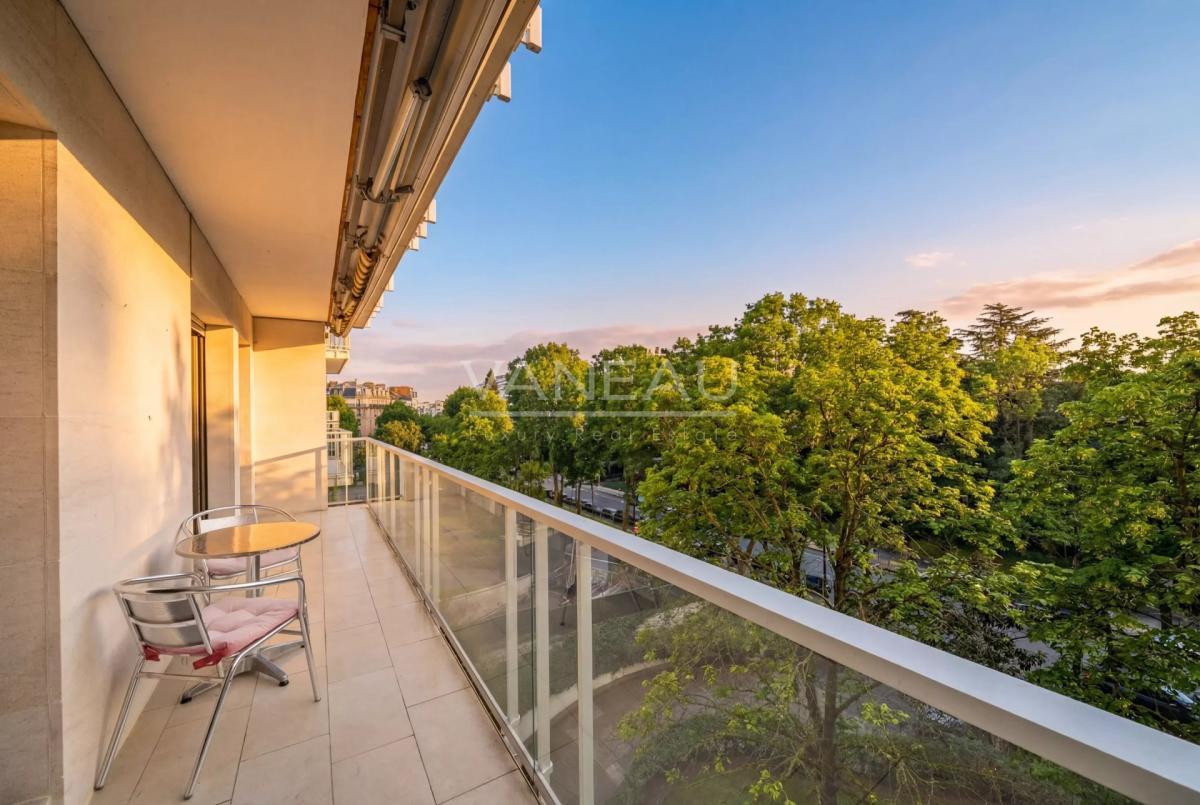 Neuilly - Château - Appartement familial avec balcon-terrasses