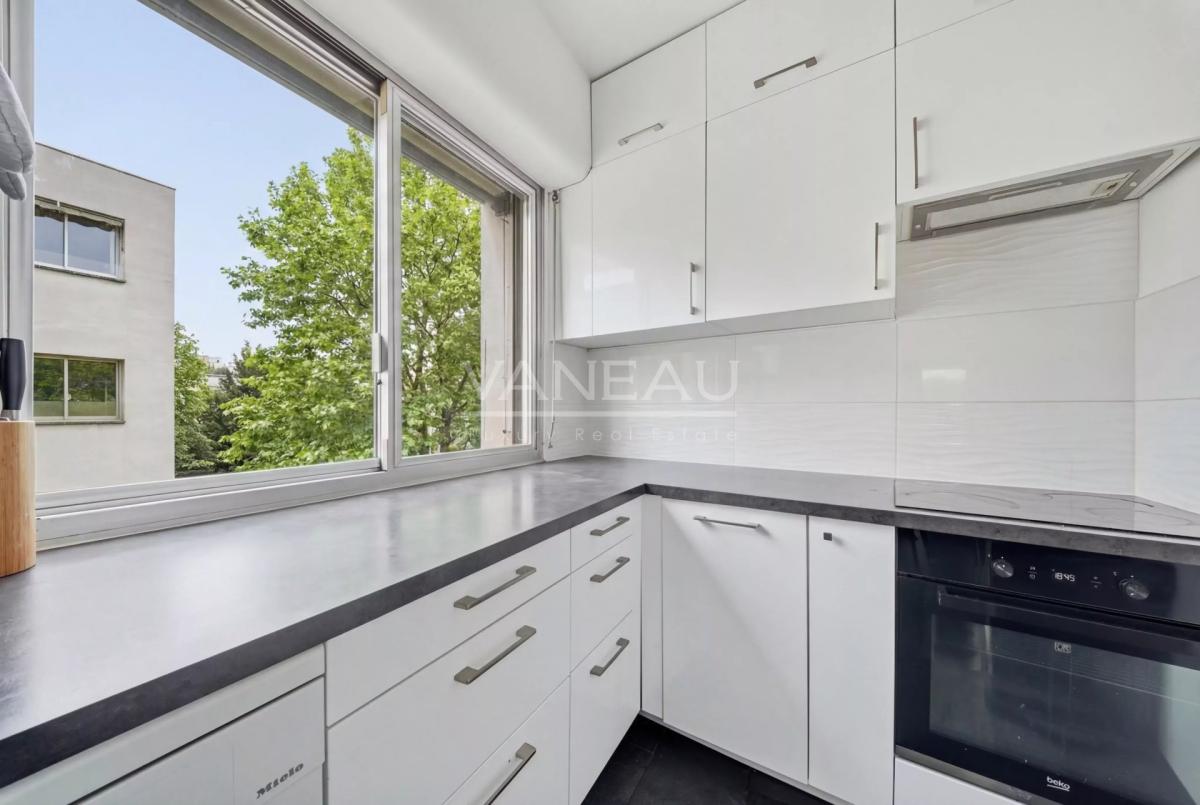 Neuilly - Château - Appartement familial avec balcon-terrasses