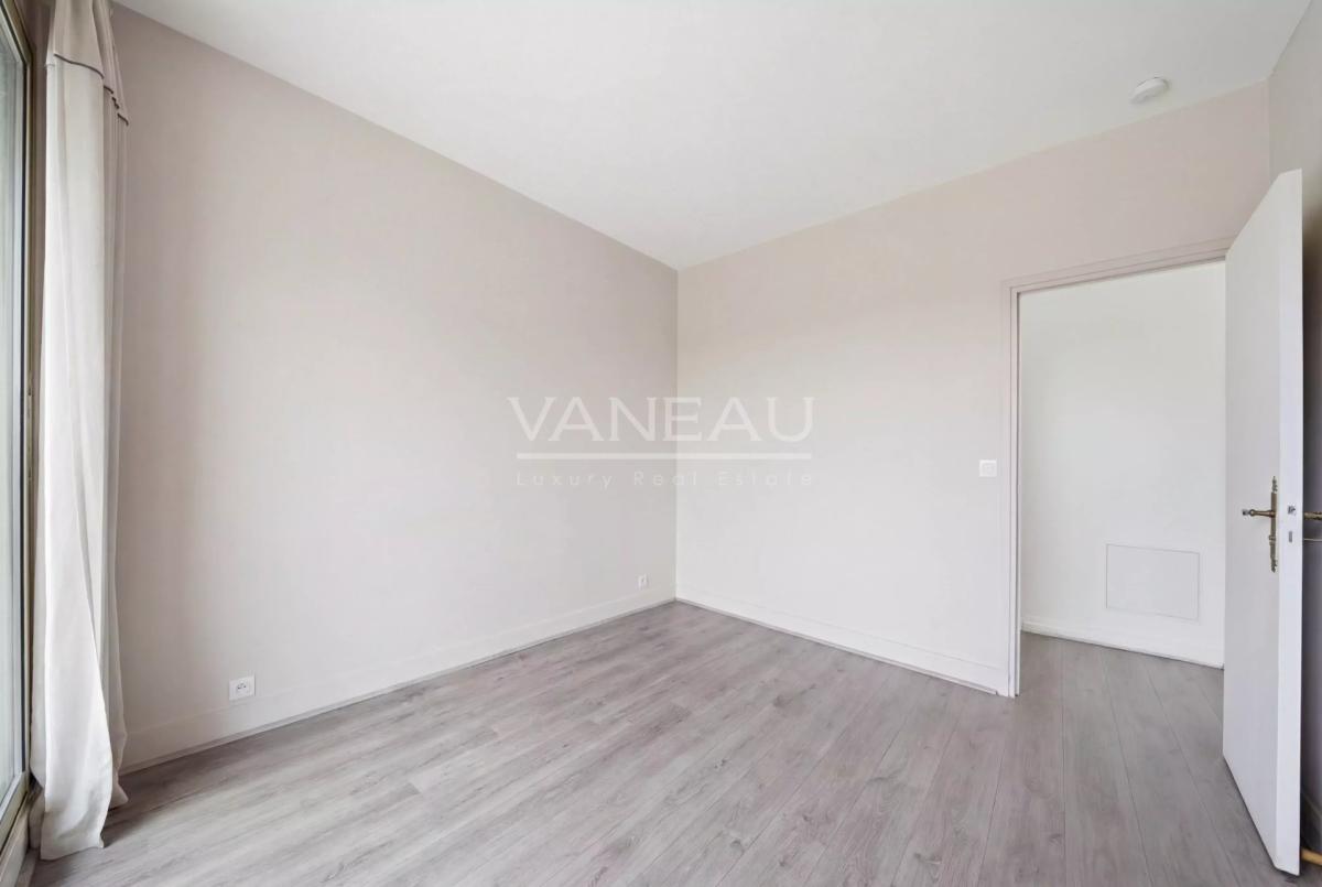 Neuilly - Château - Appartement familial avec balcon-terrasses