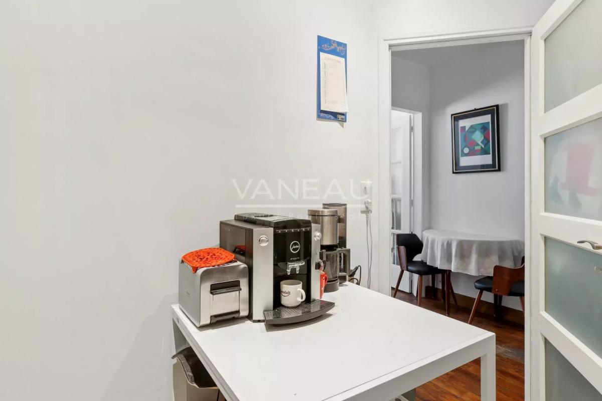 PARIS XVIe - Bel ancien avec ascenseur