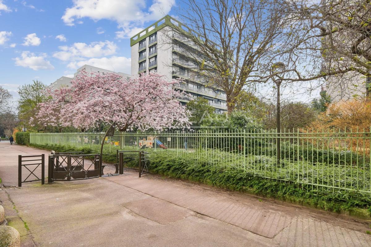 Boulogne - En parfait état - En étage avec ascenseur