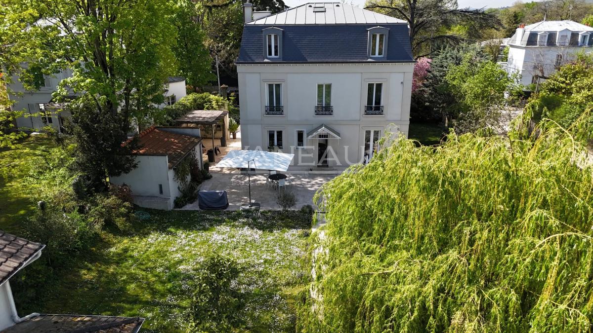 Montmorency – Élégante propriété Mansart d’exception, entièrement rénovée
