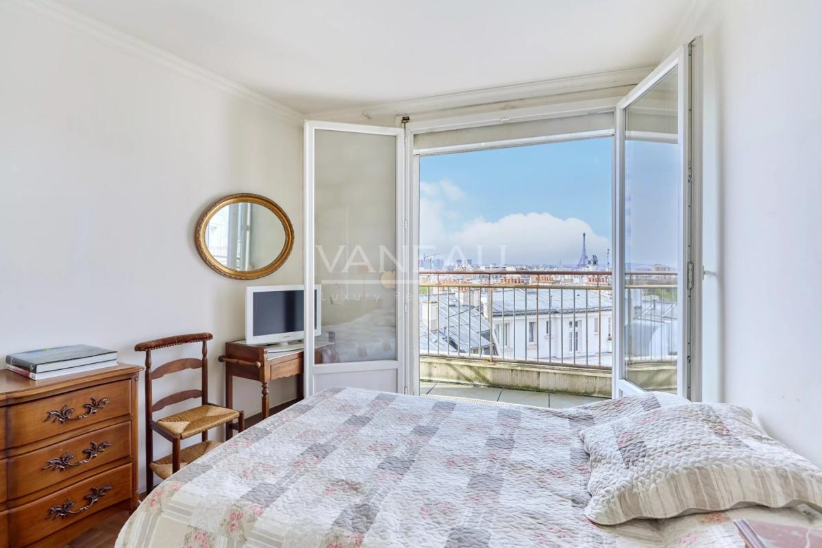 PARIS XVe - Dernier étage, balcons / Vues ciel et monuments