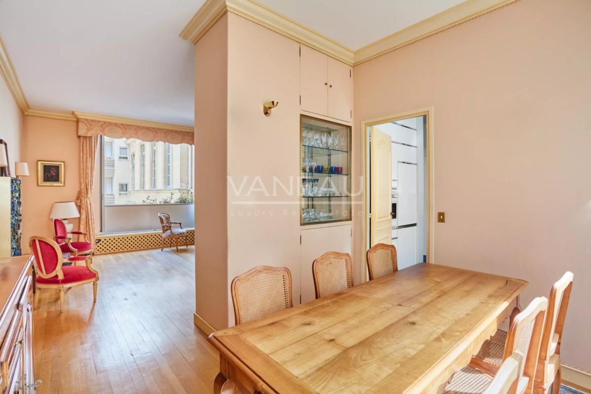 Paris VIIe - Bon Marché