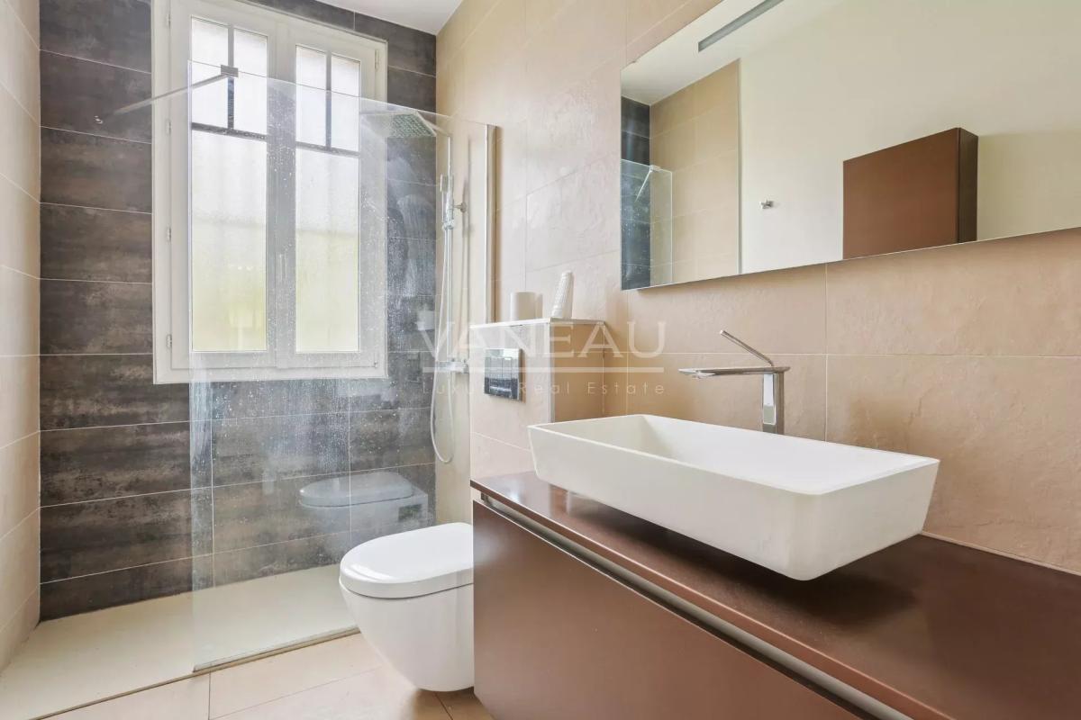 Sceaux (92330) - Villa de six pièces avec jardin fruitier -