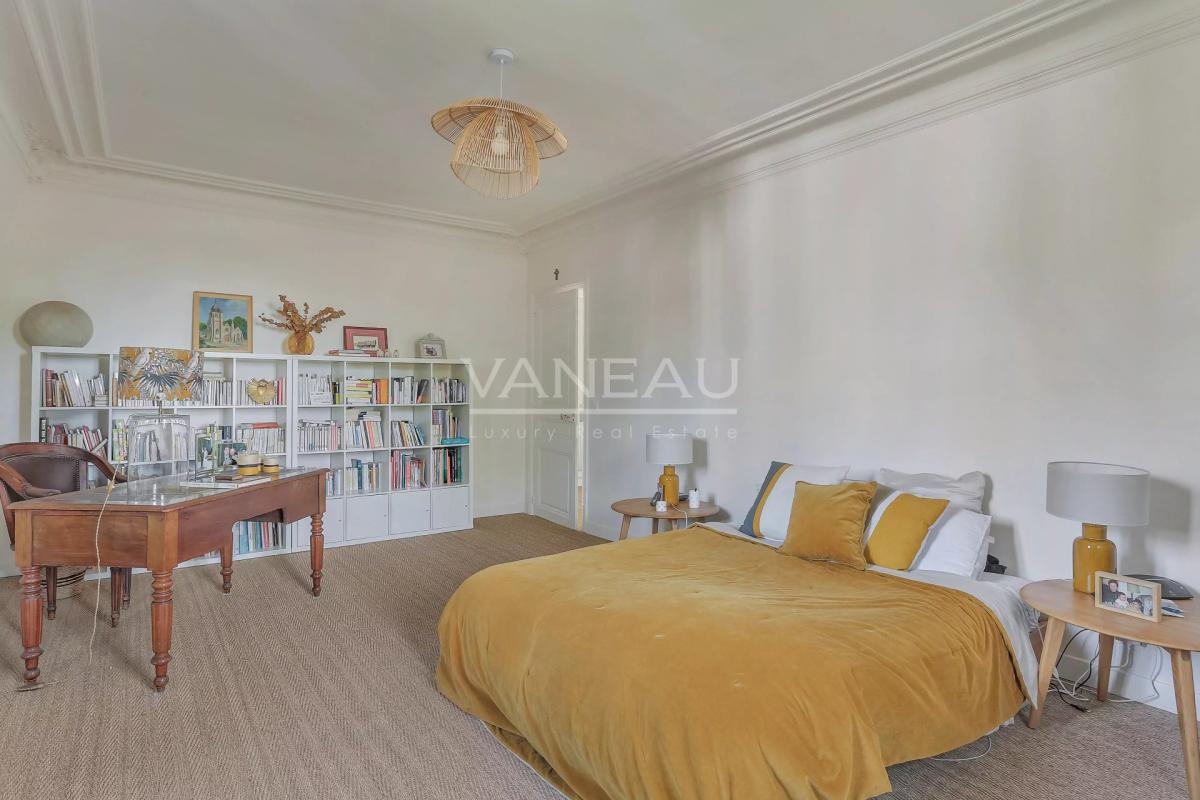 Montmorency – Élégante propriété Mansart d’exception, entièremen