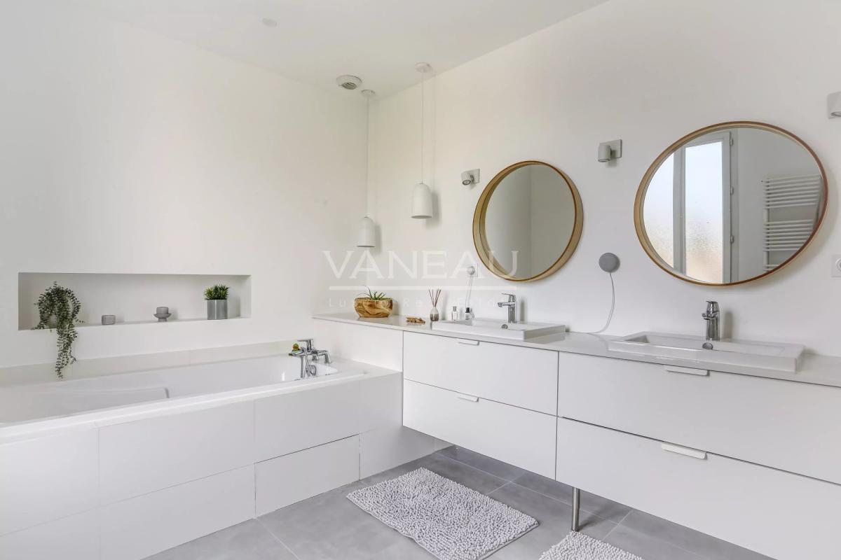 Montmorency – Élégante propriété Mansart d’exception, entièremen