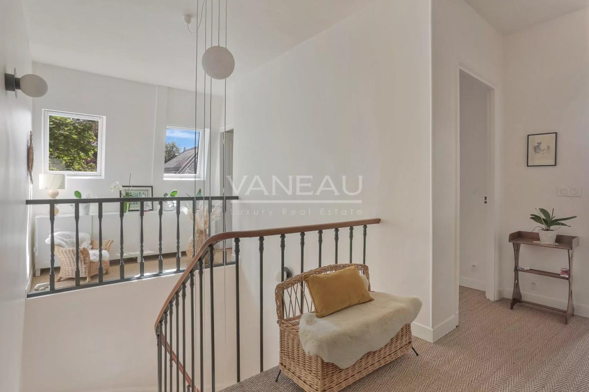 Montmorency – Élégante propriété Mansart d’exception, entièremen