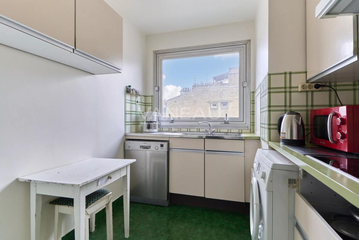 PARIS XVe - Appartement quatre pièces avec balcons - Parking inc