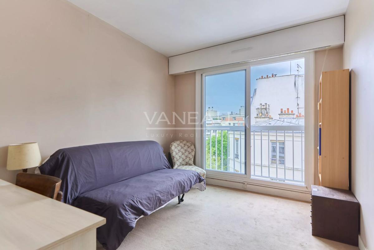 PARIS XVe - Appartement quatre pièces avec balcons - Parking inc