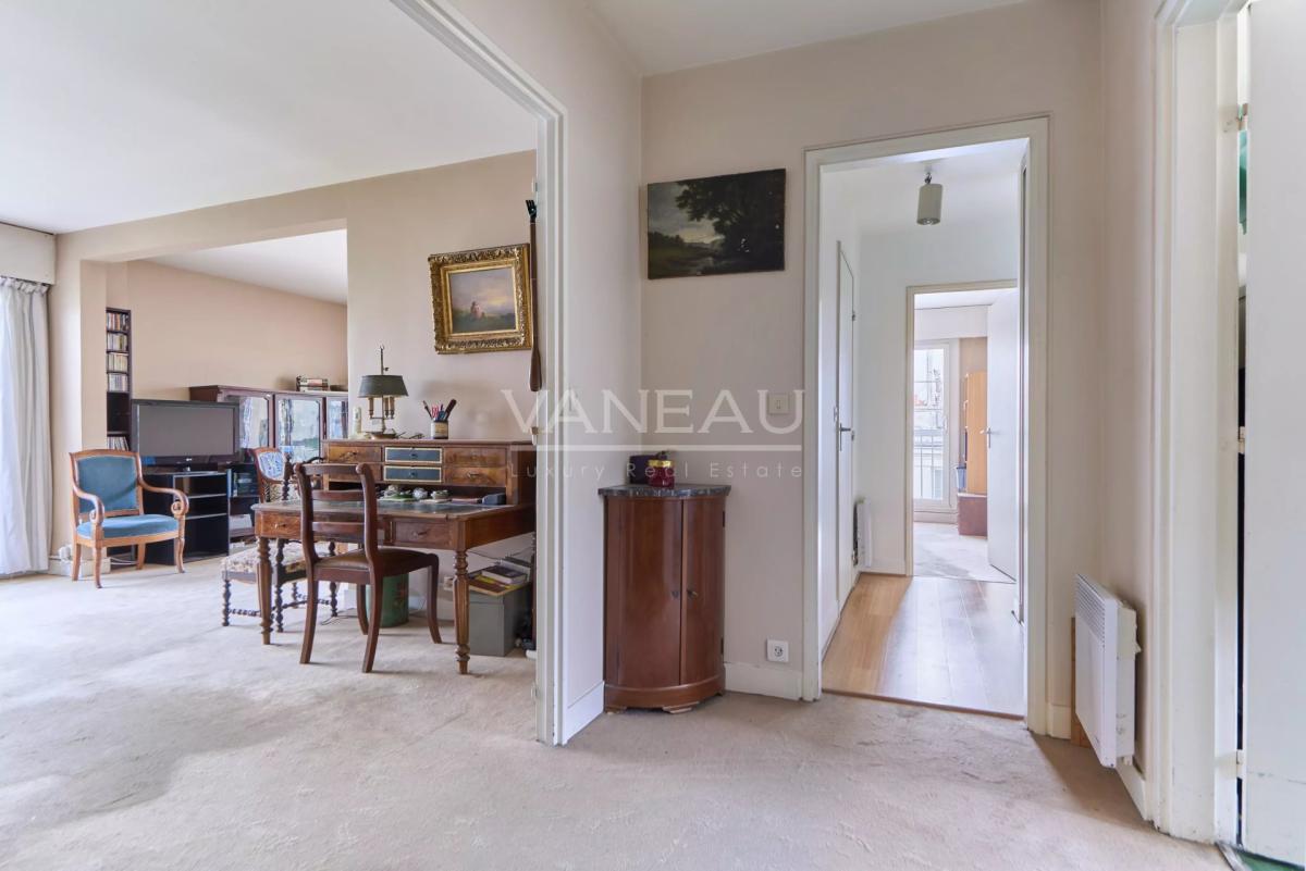 PARIS XVe - Appartement quatre pièces avec balcons - Parking inc