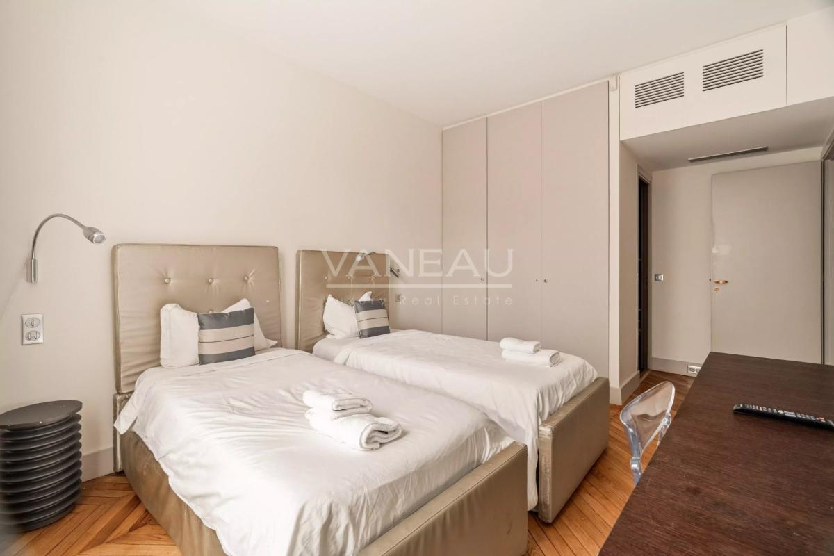 Paris XVIe - Trocadéro - Vue monuments.