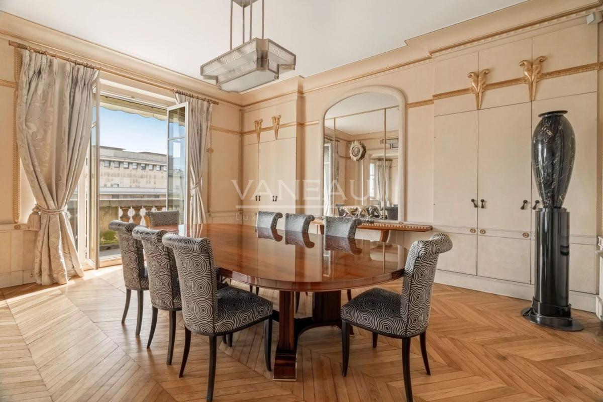 Paris XVIe - Trocadéro - Vue monuments.