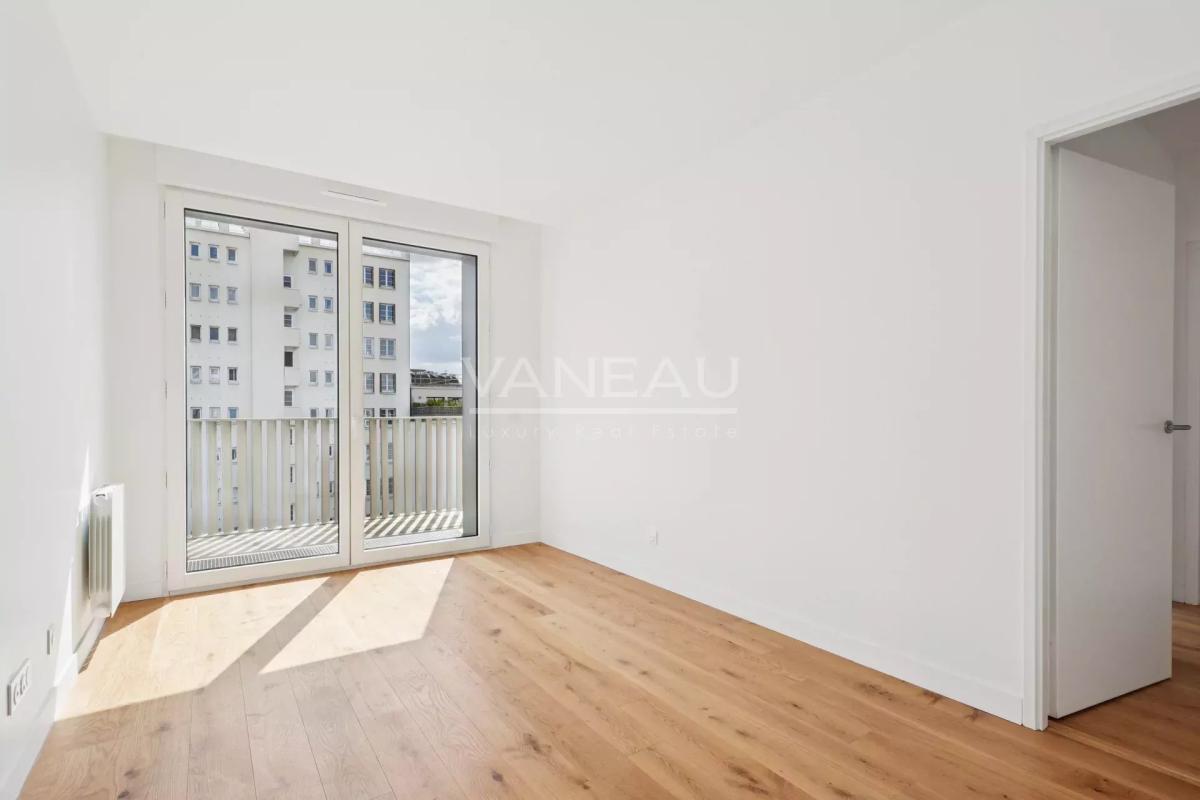 Issy-les-Moulineaux - Appartement familial dernier étage avec te