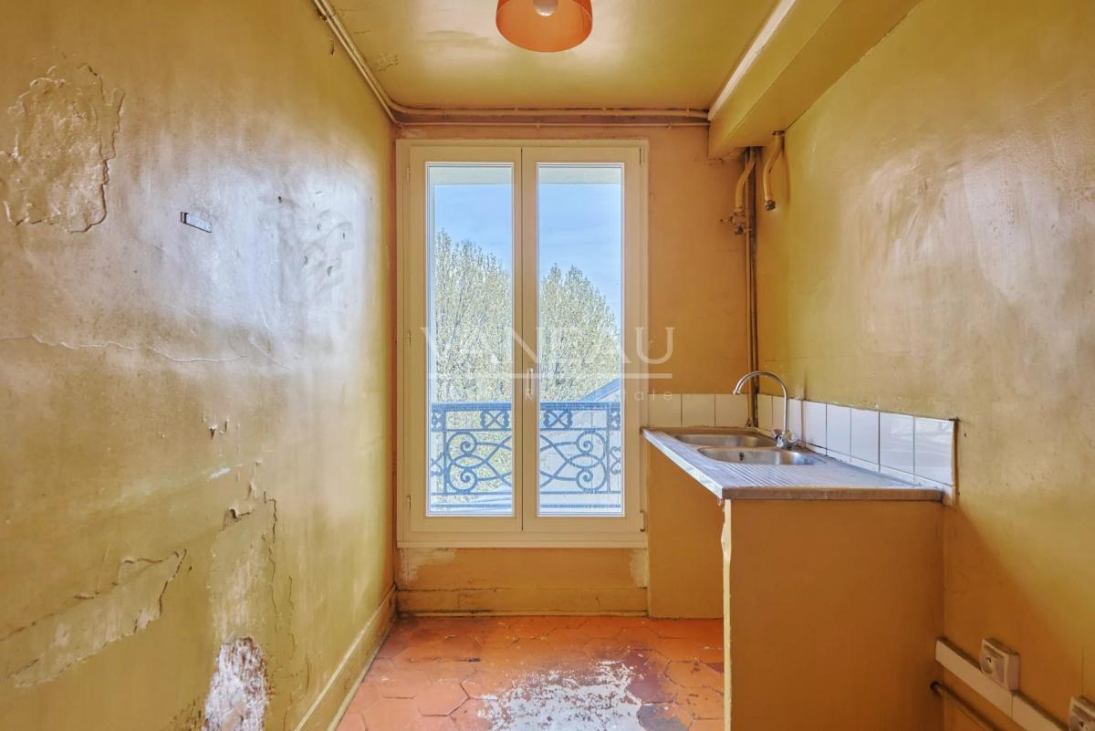 Paris IVe - Saint Paul - Deux pièces dernier étage ascenseur bal