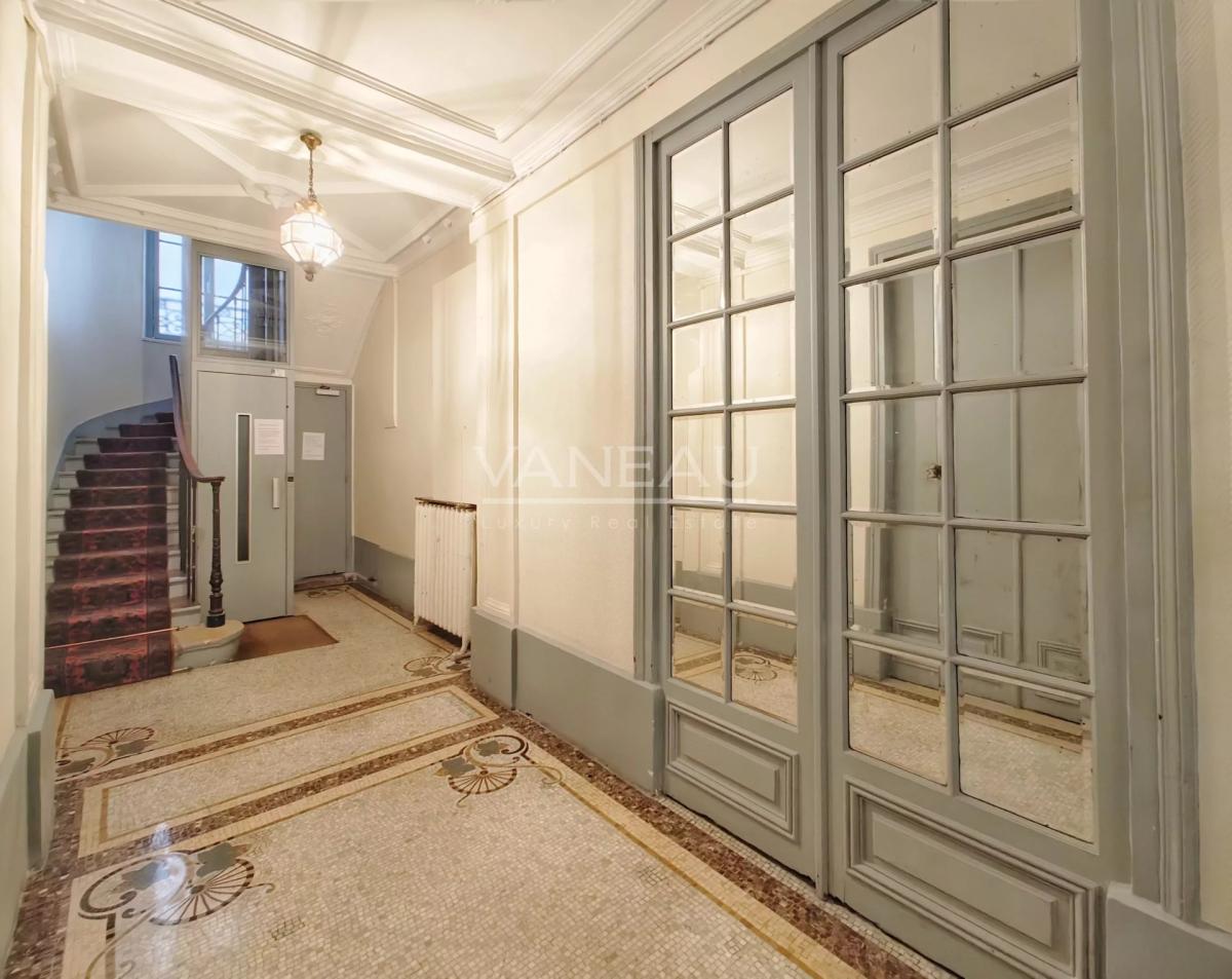 Paris IVe - Saint Paul - Deux pièces dernier étage ascenseur bal