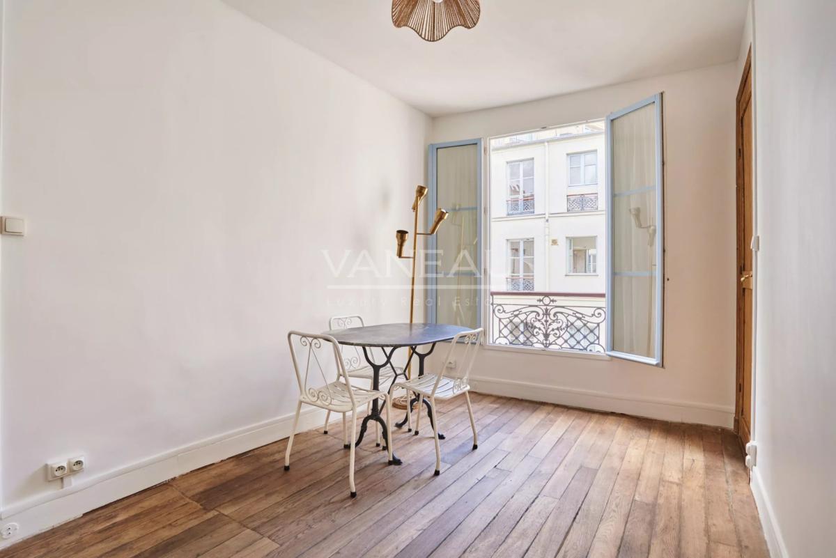 Paris IIIe - Charmant deux pièces - Calme et ensoleillé.