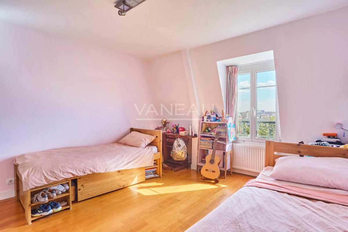 Paris  XIVème - Dernier étage avec ascenseur