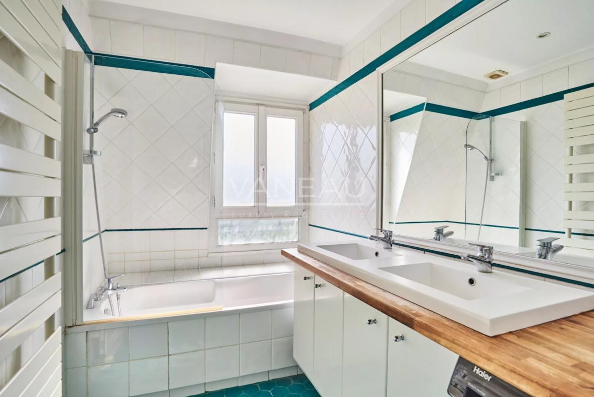 Paris  XIVème - Dernier étage avec ascenseur