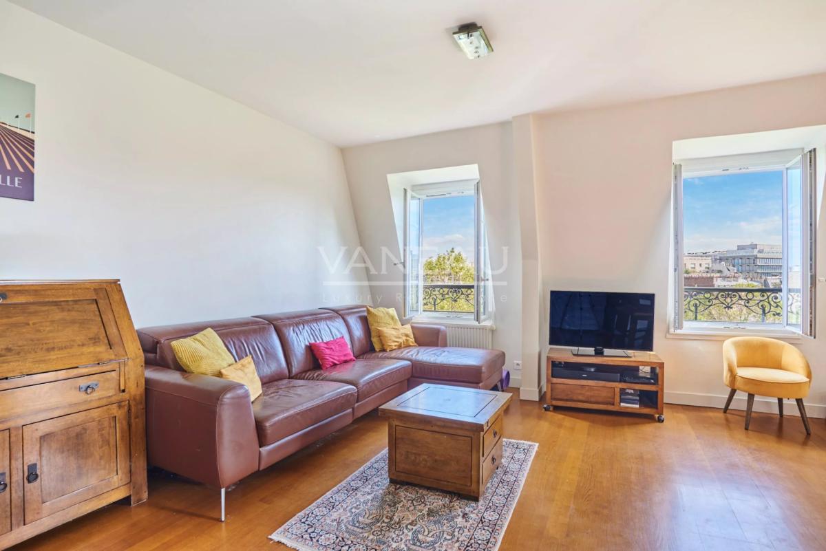 Paris  XIVème - Dernier étage avec ascenseur