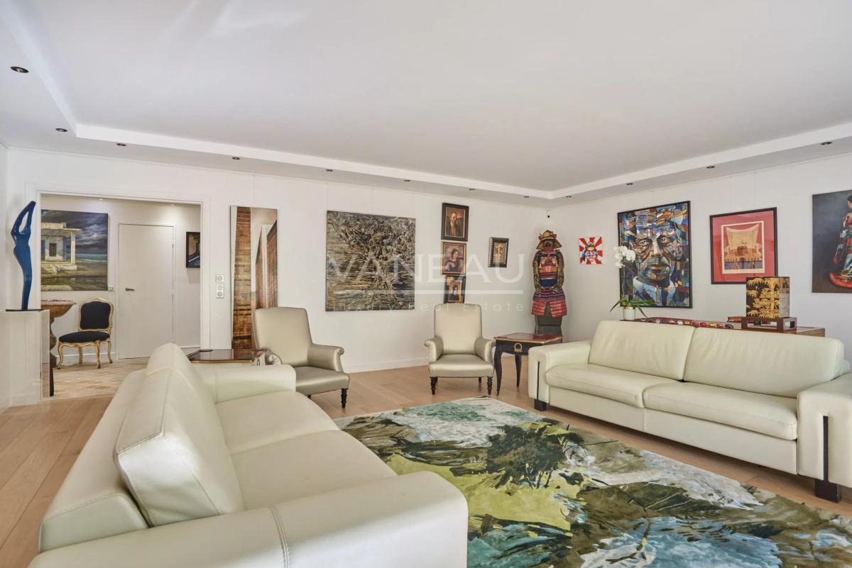 Neuilly-sur-Seine-Victor Hugo/Saussaye-Elégant appartement familial avec balcons