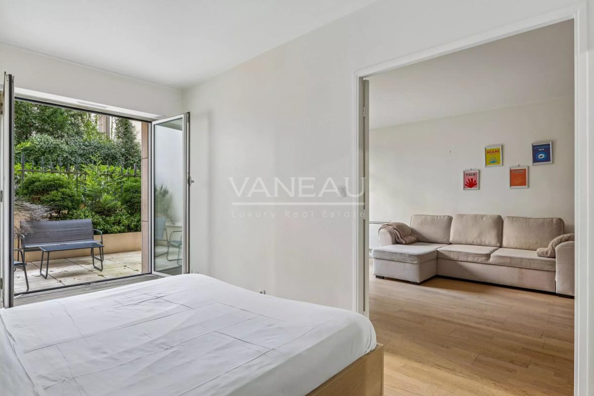 Paris XVIe - Muette - Rez de Jardin au calme absolu.