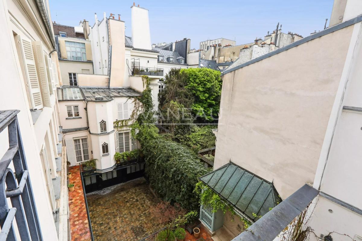 PARIS VIIe - quartier des antiquaires - 2 chambres