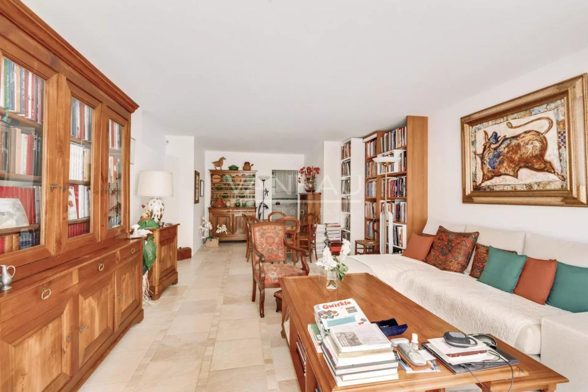 PARIS XVe - Square Necker appartement au calme