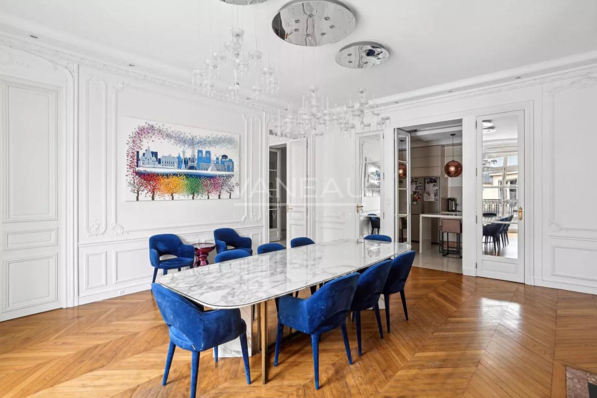 Paris XVIe - Place Victor Hugo - Magnifique appartement en derni