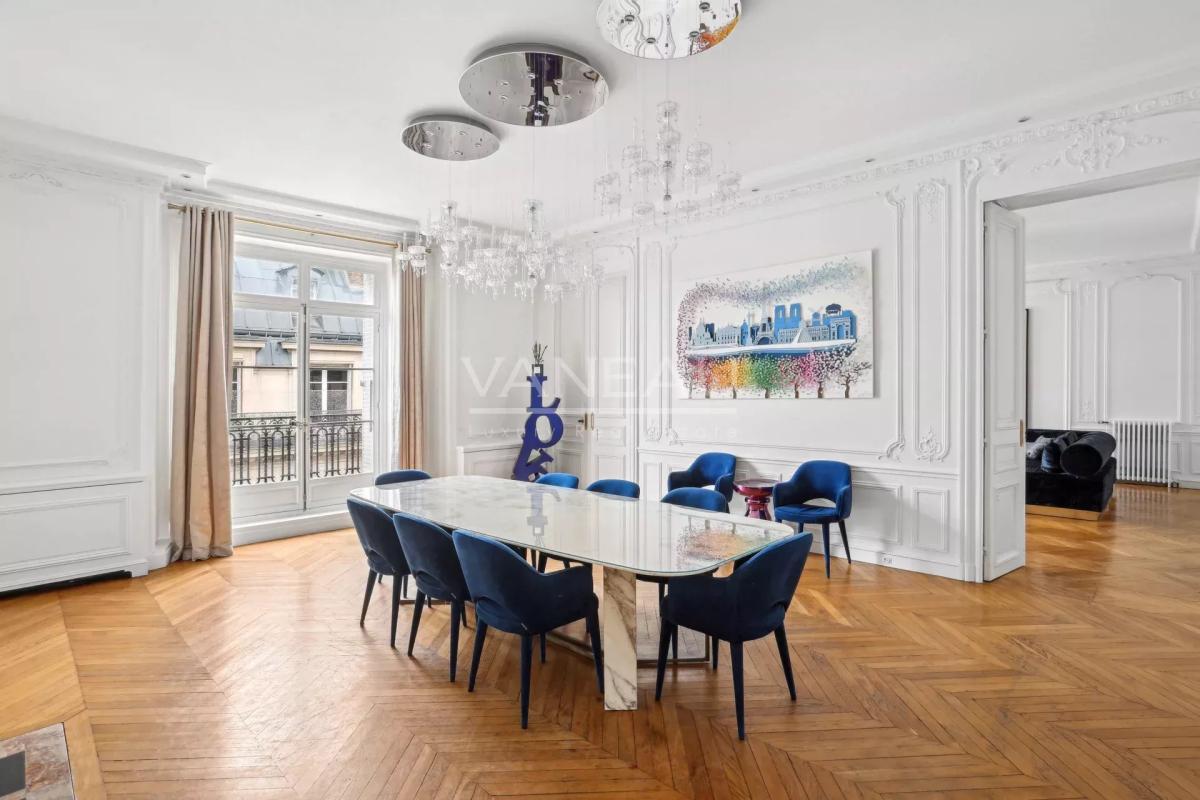 Paris XVIe - Place Victor Hugo - Magnifique appartement en derni