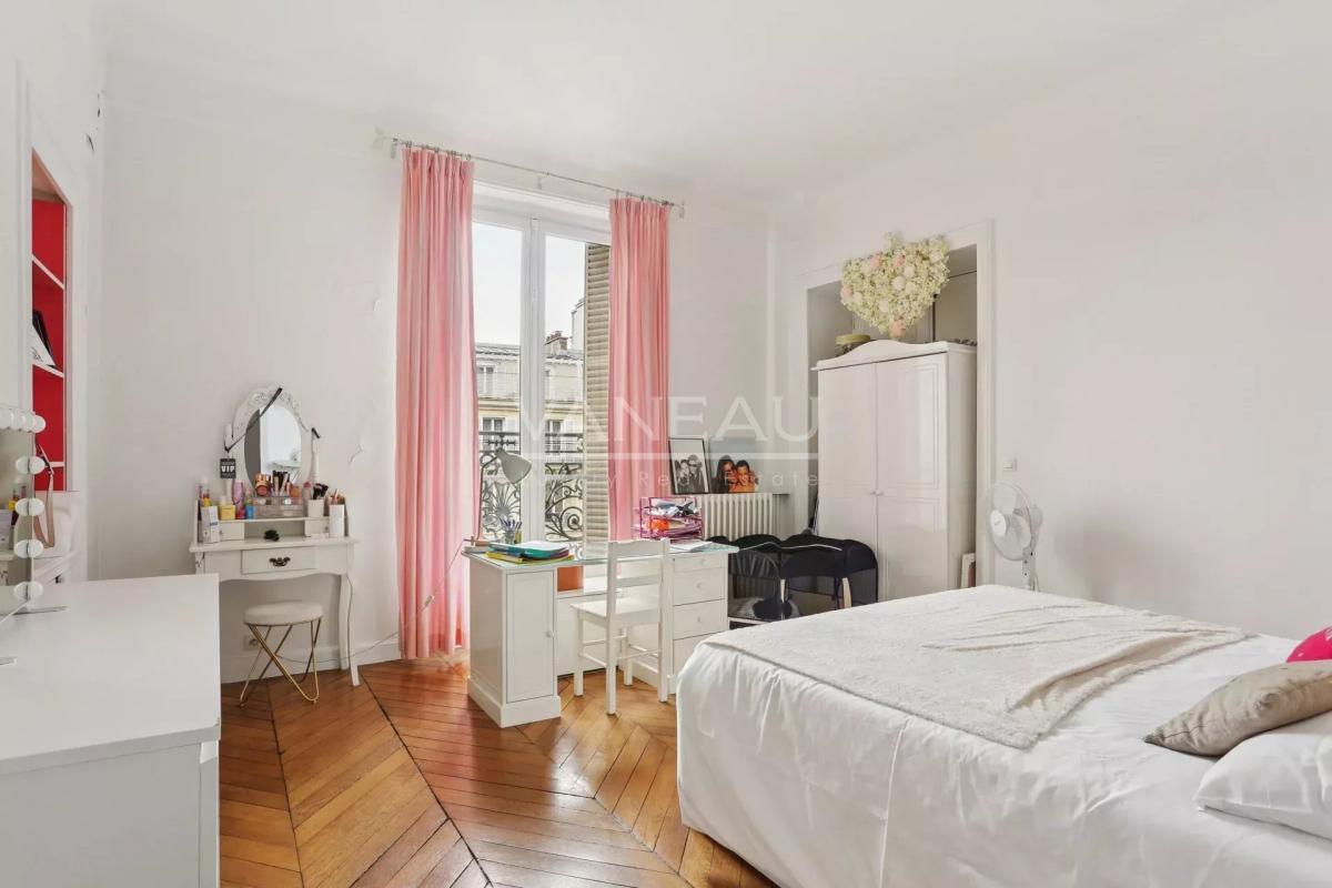 Paris VIIIe - A proximité du parc Monceau et de l’Etoile.