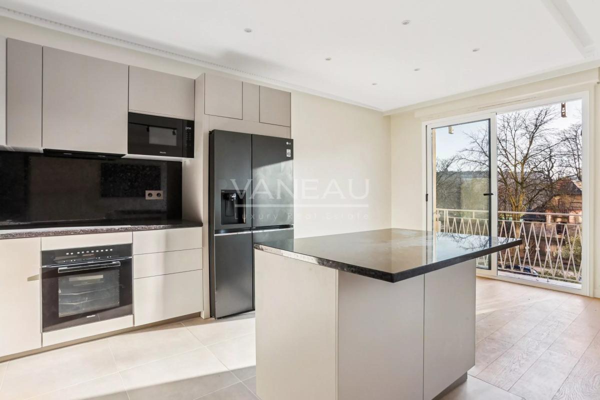 Paris XVIe - Vue tour Eiffel.