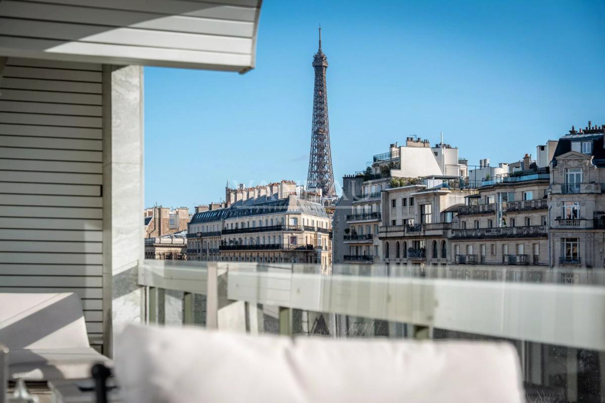 Paris XVIe - Henri Martin - Terrasse vue Tour Eiffel