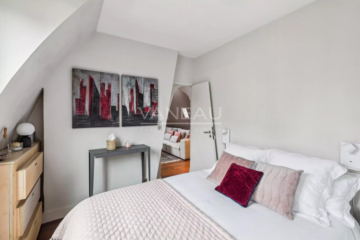 Paris XVIe - Trocadero -  Pied à terre en dernier étage