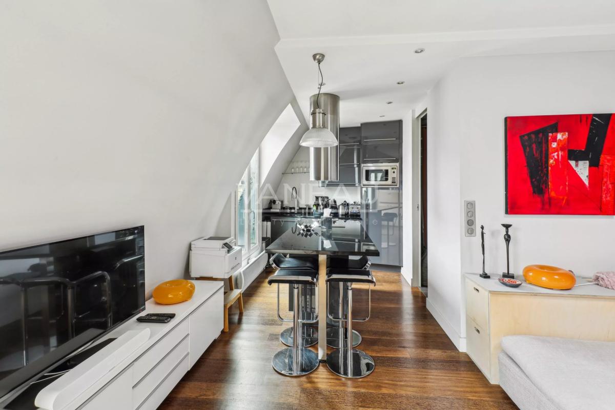 Paris XVIe - Trocadero -  Pied à terre en dernier étage