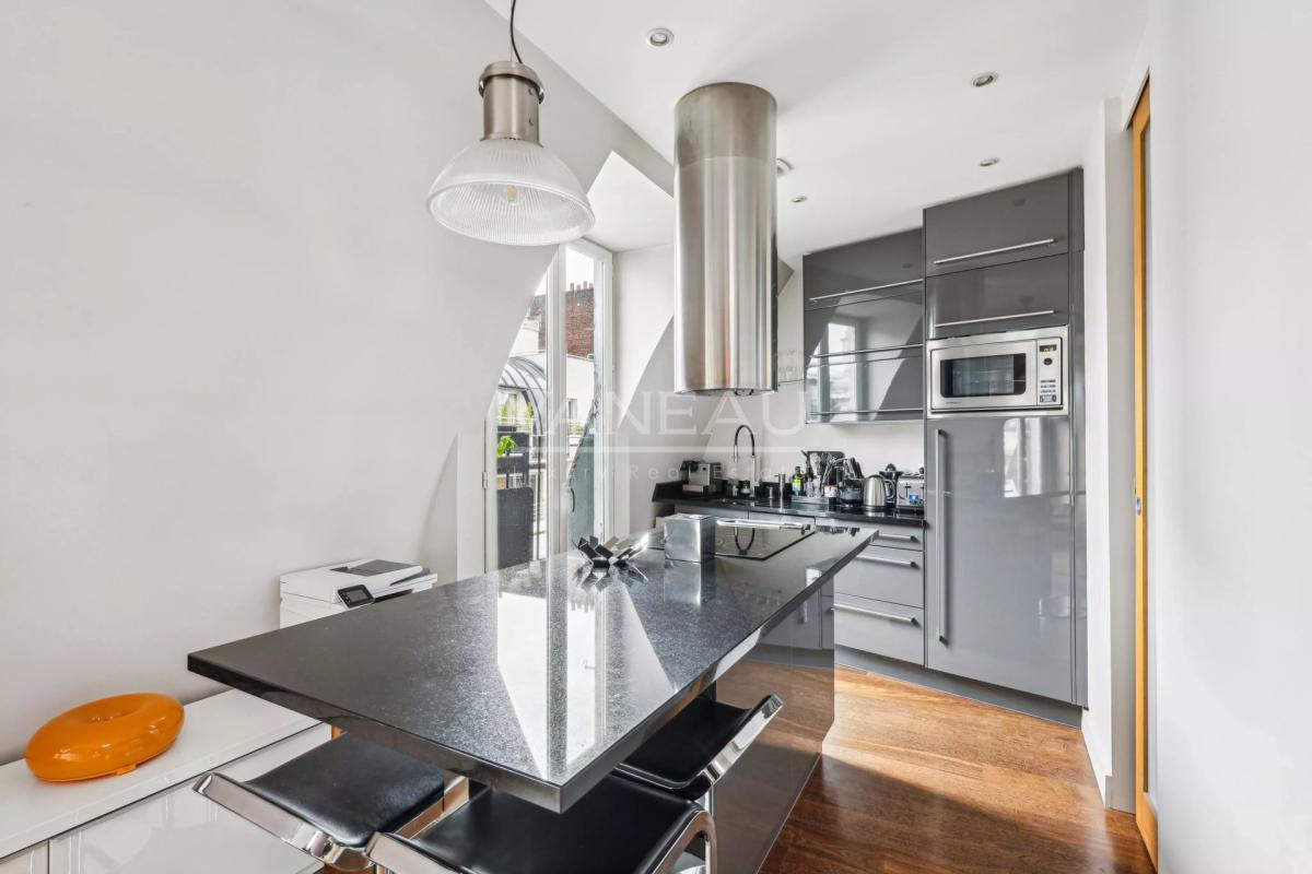 Paris XVIe - Trocadero -  Pied à terre en dernier étage