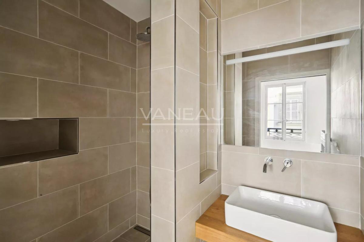 PARIS VIIIe - Proche Place Beauvau