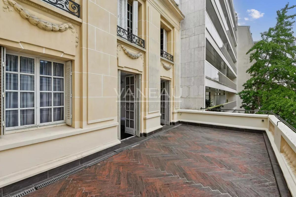 Paris XVIe - Square Lamartine - Hôtel particulier de réception e