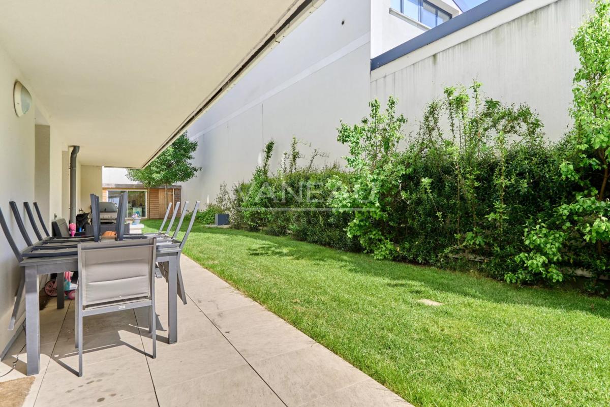 Courbevoie - Appartement 4 pièces avec jardin dans immeuble réce