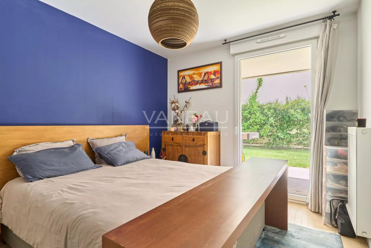 Courbevoie - Appartement 4 pièces avec jardin dans immeuble réce