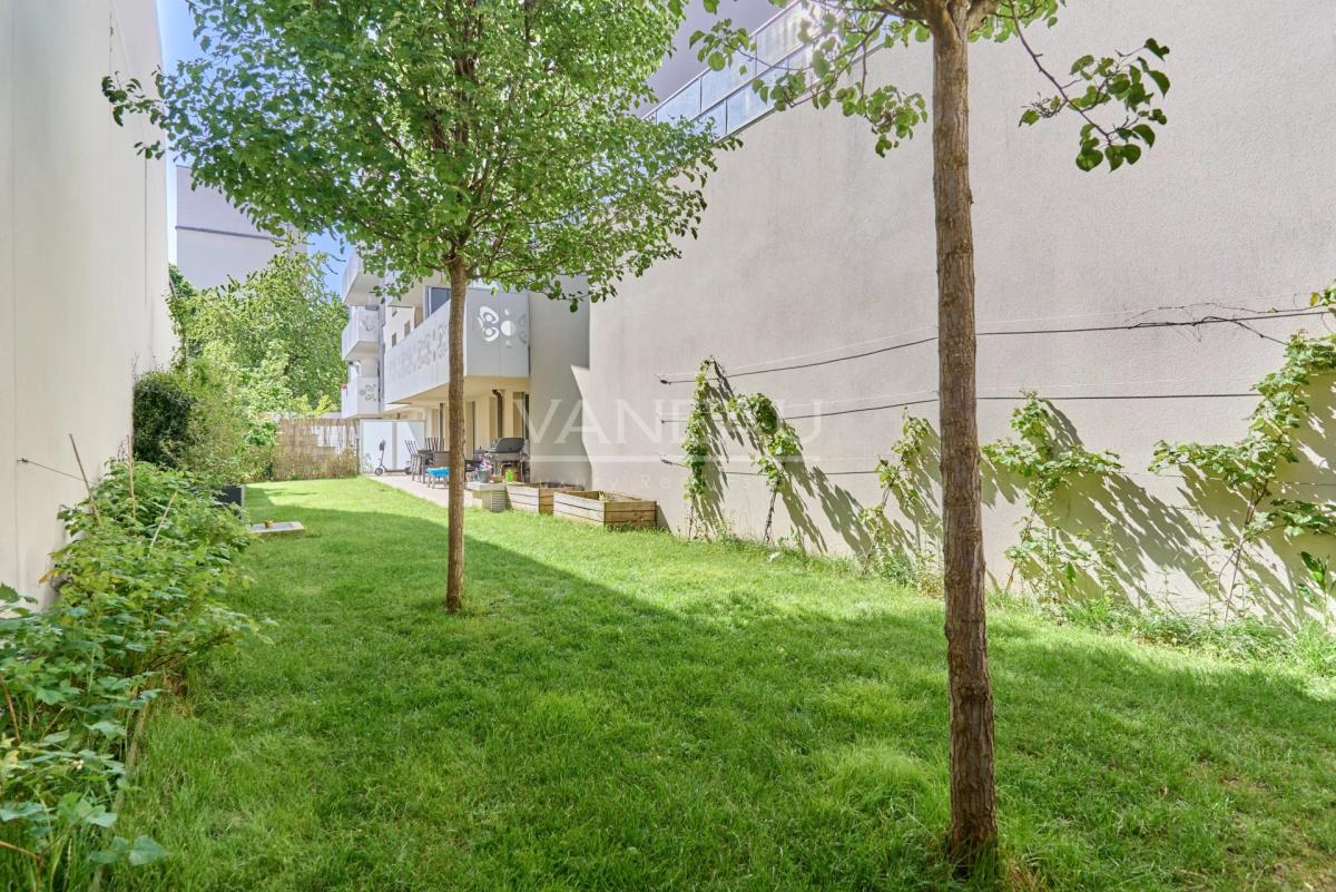 Courbevoie - Appartement 4 pièces avec jardin dans immeuble réce