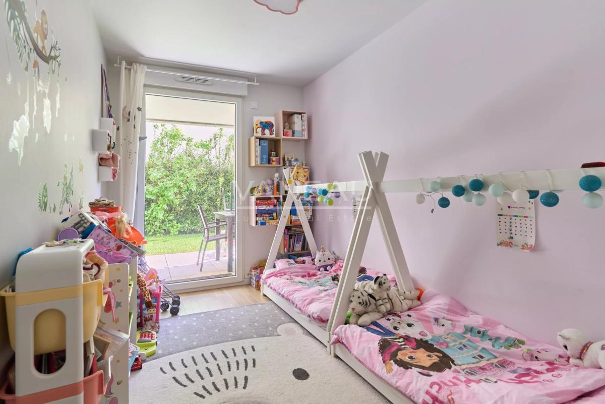 Courbevoie - Appartement 4 pièces avec jardin dans immeuble réce