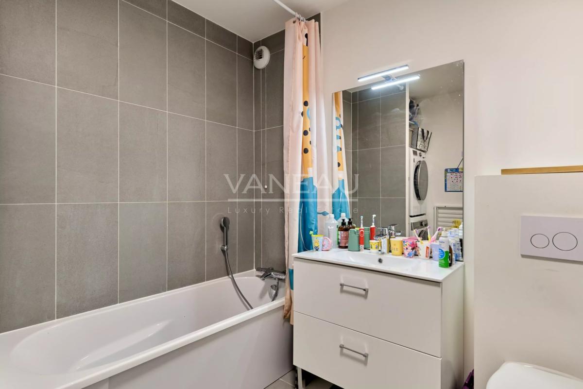 Courbevoie - Appartement 4 pièces avec jardin dans immeuble réce