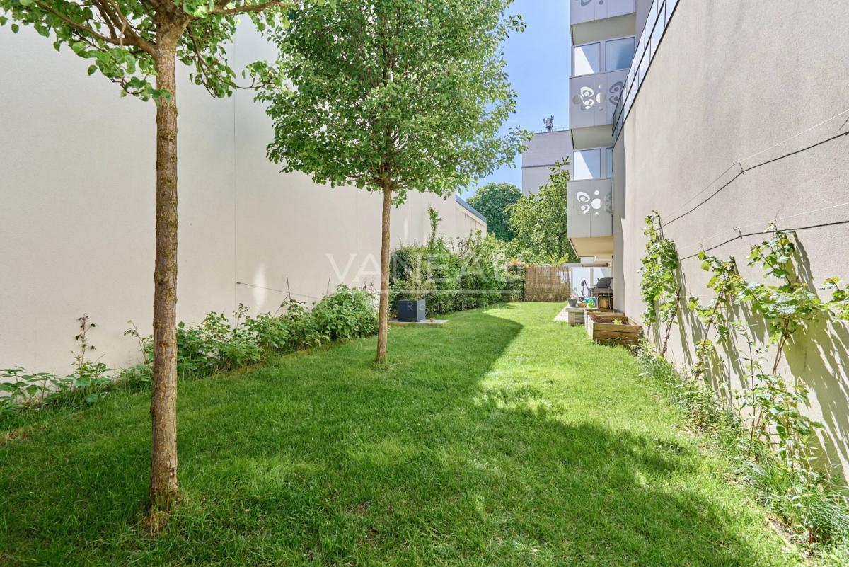 Courbevoie - Appartement 4 pièces avec jardin dans immeuble réce